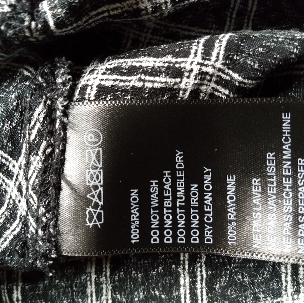 Urban Outfitters black and white geometric blouse - Picture 3 of 5